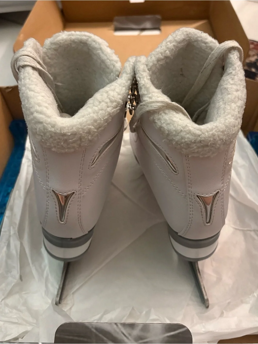 Size 5 Gently Used Jackson Soft Skate Figure Skates and Blade Guards